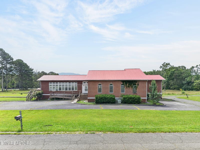 10174 Vandever Rd, Crossville, TN 38572