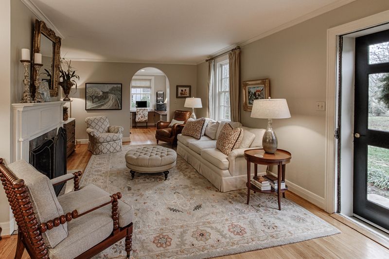1018 E Nokomis Cir, Knoxville, TN 37919