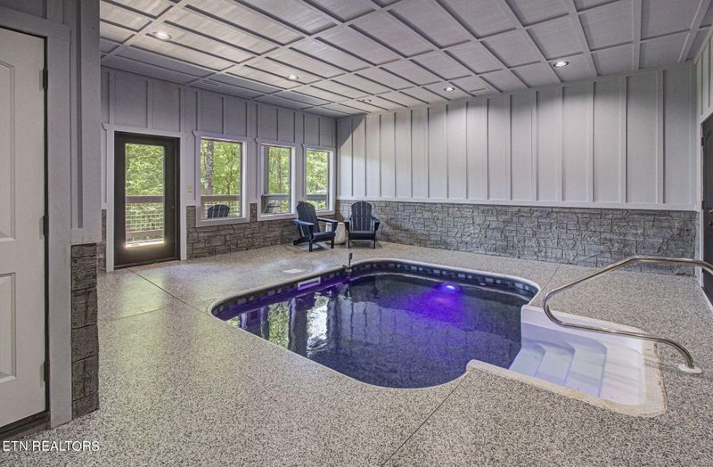 1018 Mountain View Dr, Sevierville, TN 37876