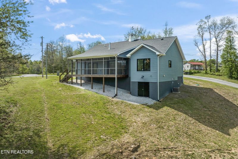 1018 War Eagle Dr, Crossville, TN 38572