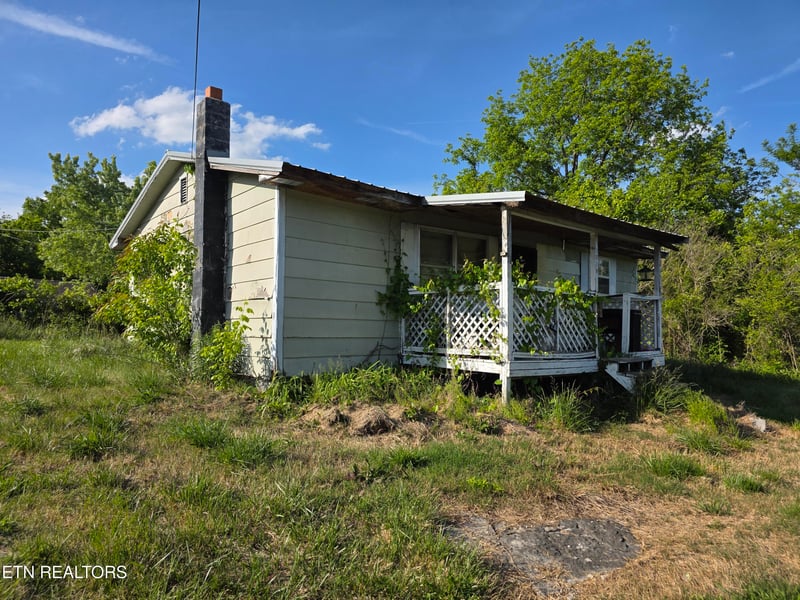 1019 Gibson Ln, Lafollette, TN 37766