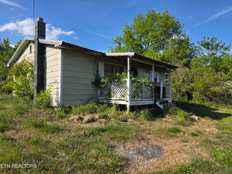 1019 Gibson Ln, Lafollette, TN 37766