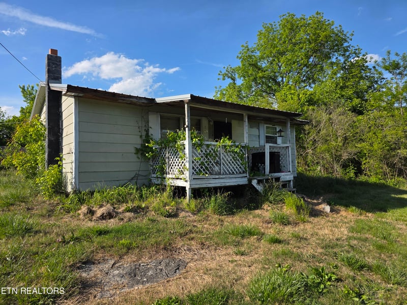 1019 Gibson Ln, Lafollette, TN 37766
