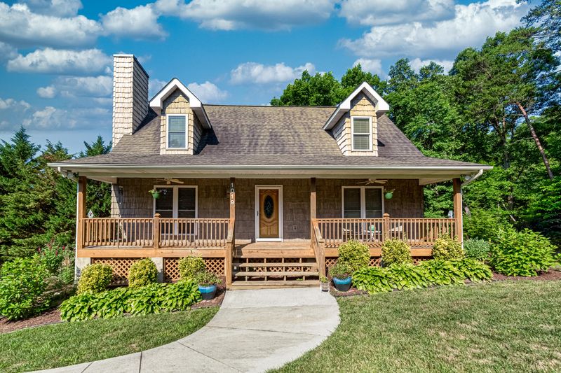 1019 Gray Wolf Dr, Sevierville, TN 37862