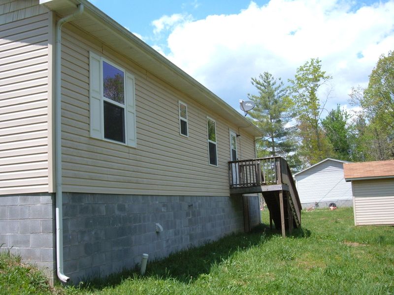 1019 Jane Phillips Rd, Oneida, TN 37841