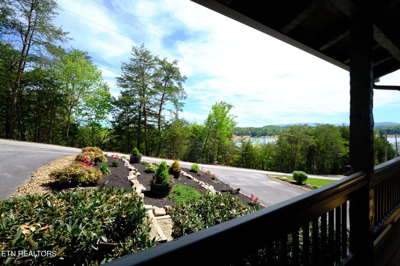 1019 Moonside Ln, Sevierville, TN 37876