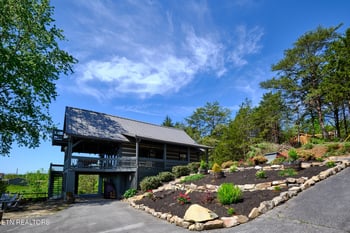 1019 Moonside Ln, Sevierville, TN 37876