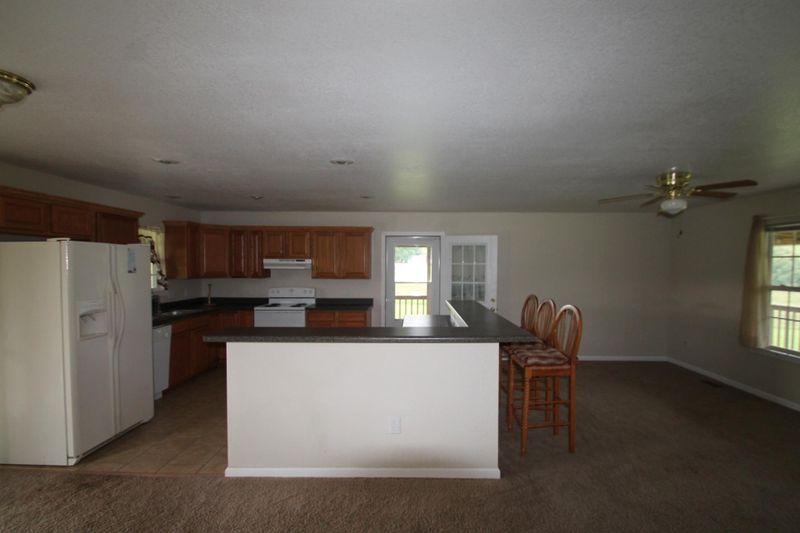 1019 War Eagle Dr, Crossville, TN 38572