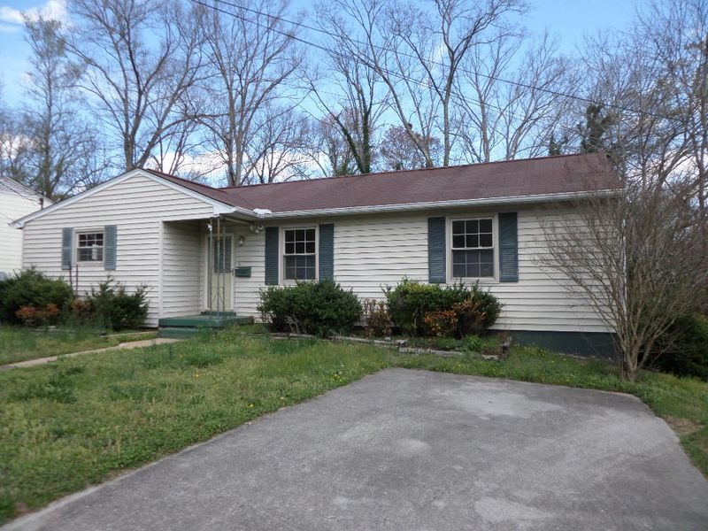 102 Amherst Ln, Oak Ridge, TN 37830