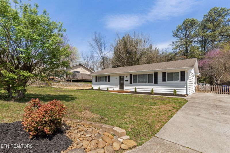 102 Bermuda Rd, Oak Ridge, TN 37830