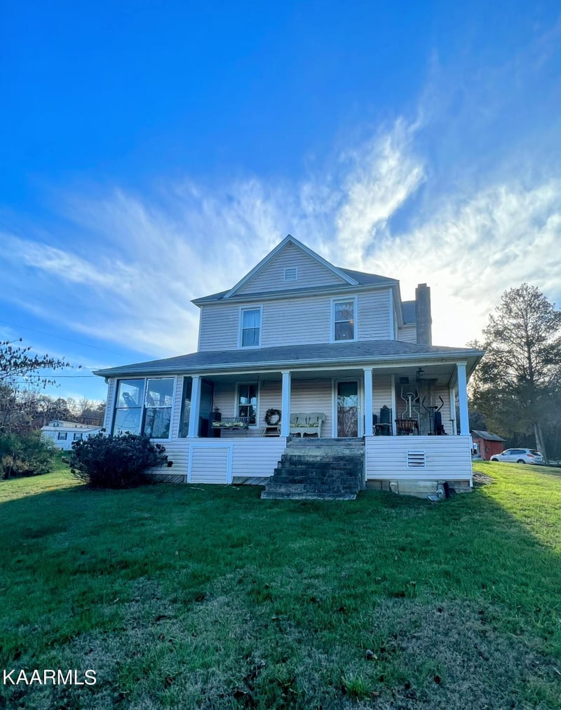 102 Beulah Dr, Louisville, TN 37777
