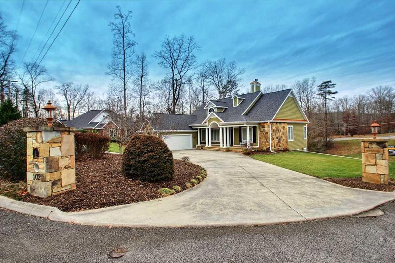 102 Braden Ct, Clinton, TN 37716