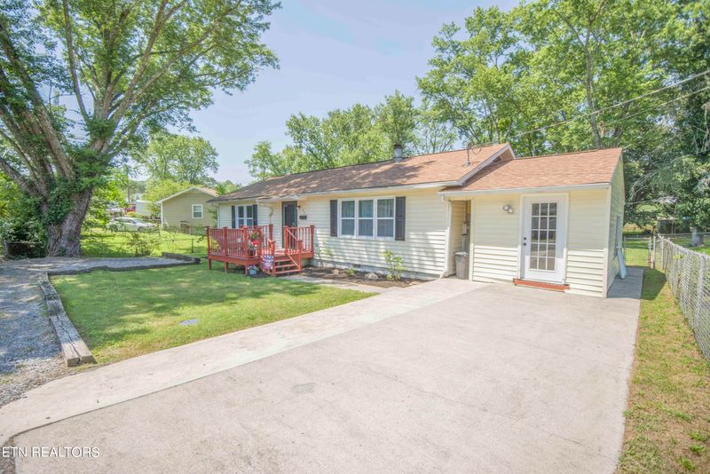 102 Briar Rd, Oak Ridge, TN 37830