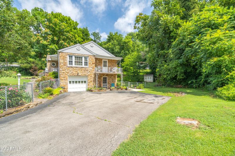 102 Busbee Rd, Knoxville, TN 37920