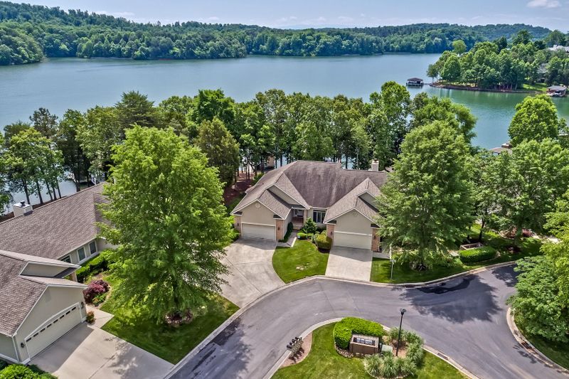 102 Caddo Ln, Loudon, TN 37774