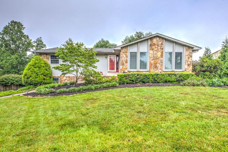 102 Carson Ln, Oak Ridge, TN 37830