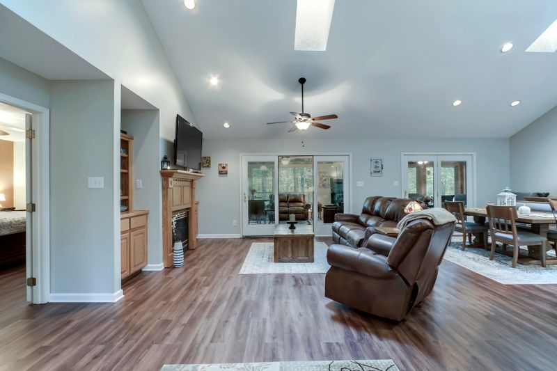102 Cheestana Cir, Loudon, TN 37774