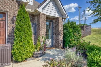 102 Conner Ln, Lenoir City, TN 37772