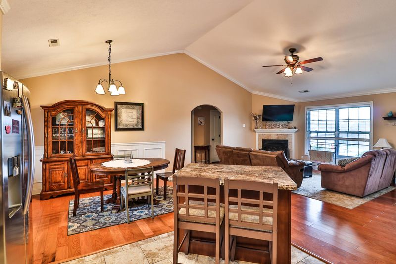 102 Cornerstone Cir, Clinton, TN 37716