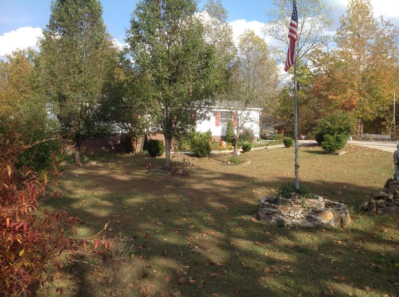 102 Cutters Ln, Clinton, TN 37716