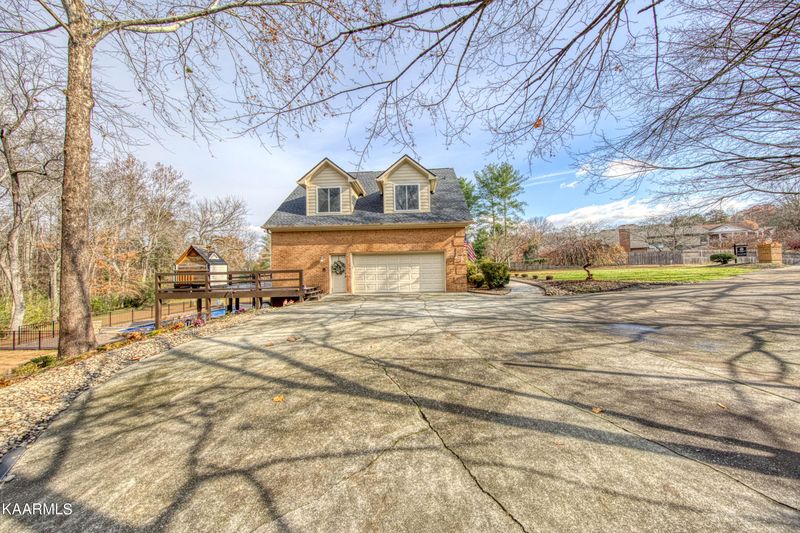 102 Danbury Ln, Oak Ridge, TN 37830