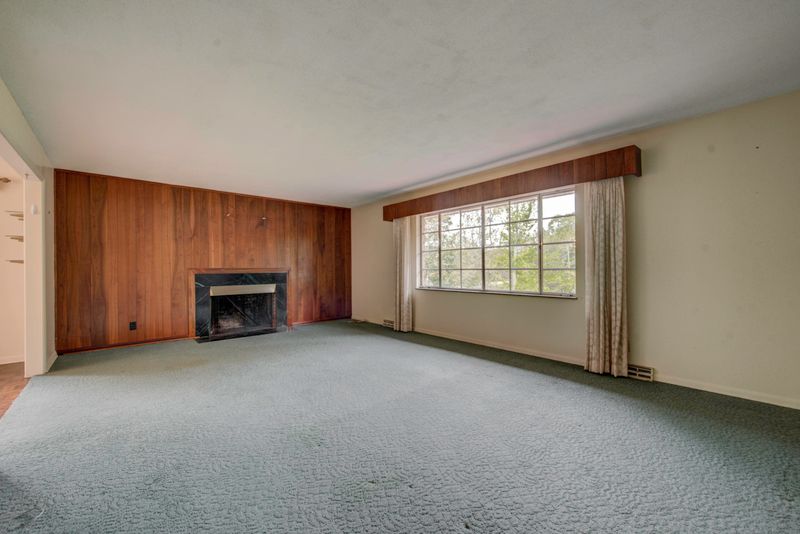 102 Davidson Ln, Oak Ridge, TN 37830