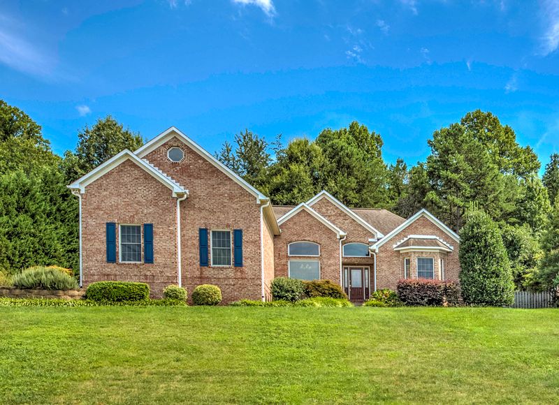 102 Dover Ln, Oak Ridge, TN 37830