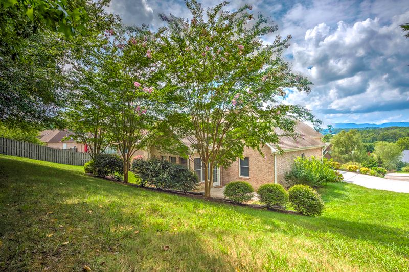 102 Dover Ln, Oak Ridge, TN 37830