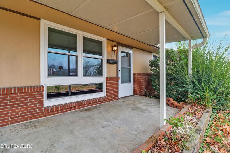 102 E Bryn Mawr Cir, Oak Ridge, TN 37830