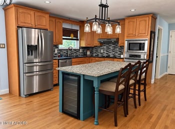 102 E Morningside Dr, Oak Ridge, TN 37830