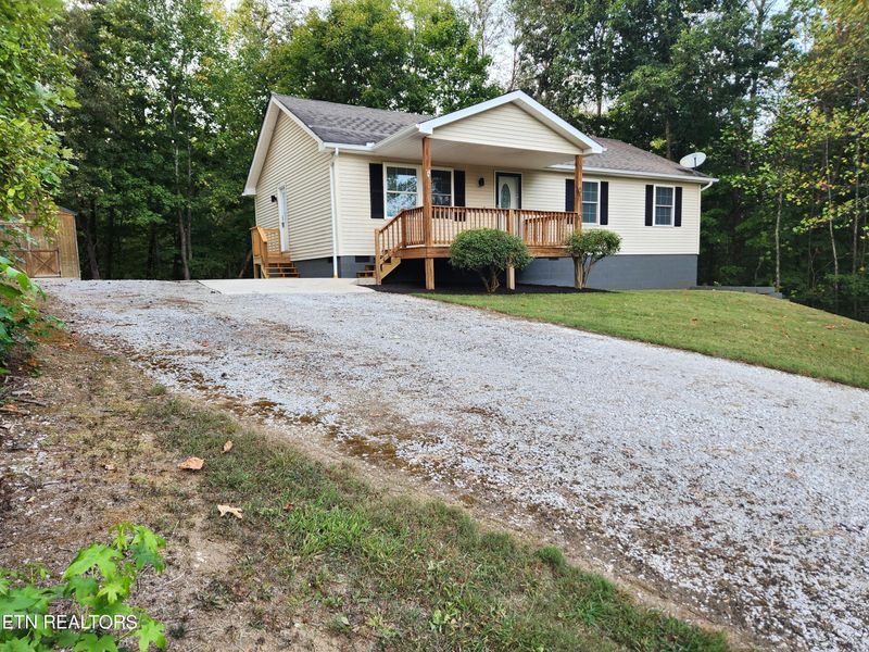 102 First St, Rockwood, TN 37854