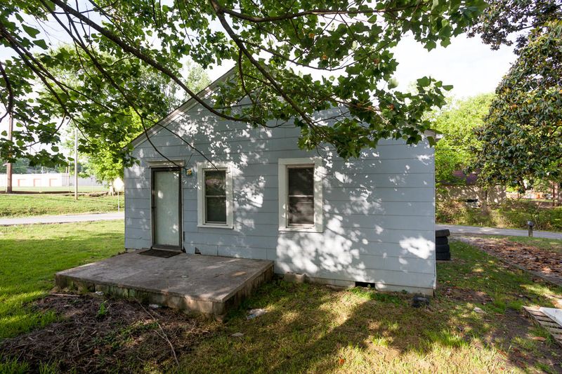 102 Flanders Ave, Harriman, TN 37748