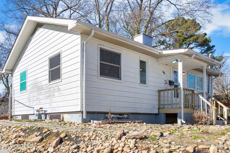102 Glendale Ln, Oak Ridge, TN 37830
