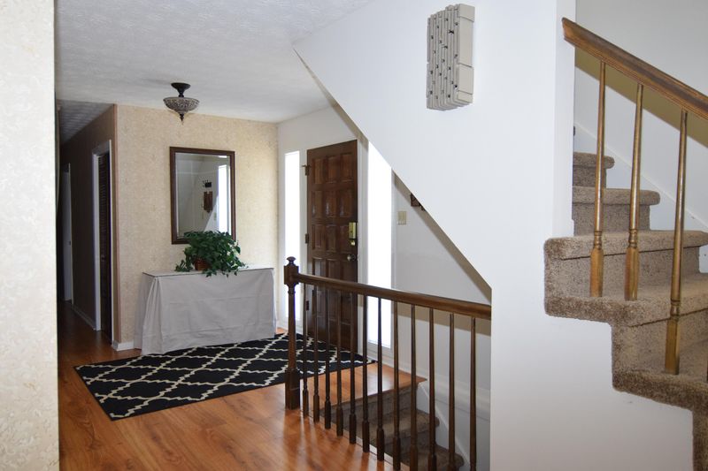 102 Greystone Dr, Oak Ridge, TN 37830