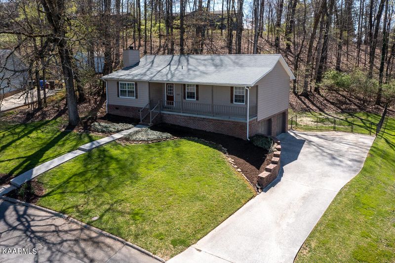 102 Harper Ln, Oak Ridge, TN 37830