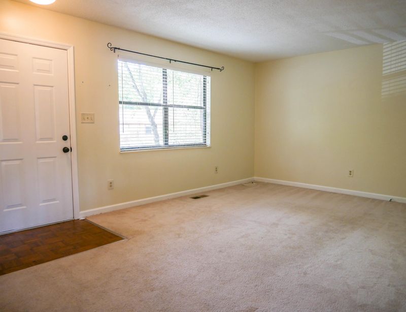 102 High Point Ln, Oak Ridge, TN 37830
