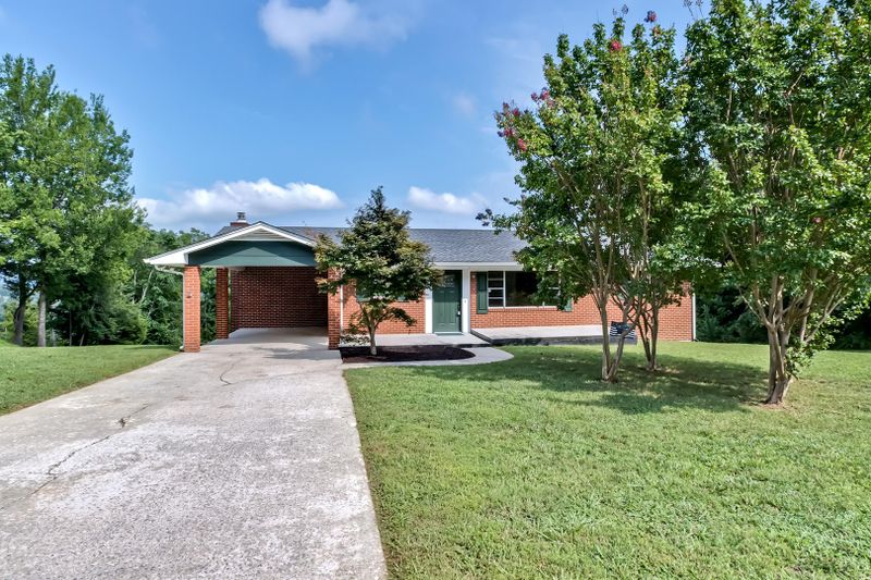 102 Hilltop Ln, Kingston, TN 37763