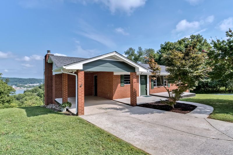 102 Hilltop Ln, Kingston, TN 37763
