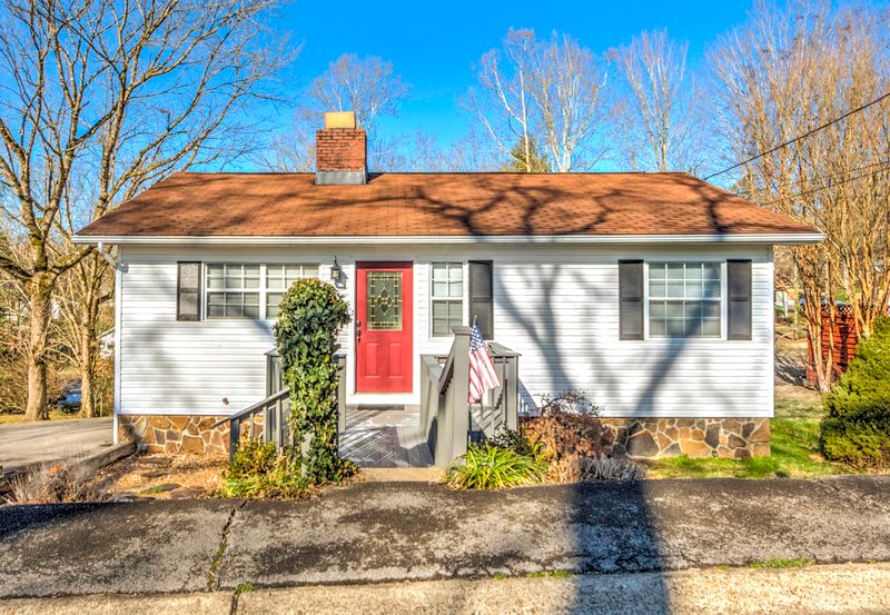 102 Kenwyn Rd, Oak Ridge, TN 37830
