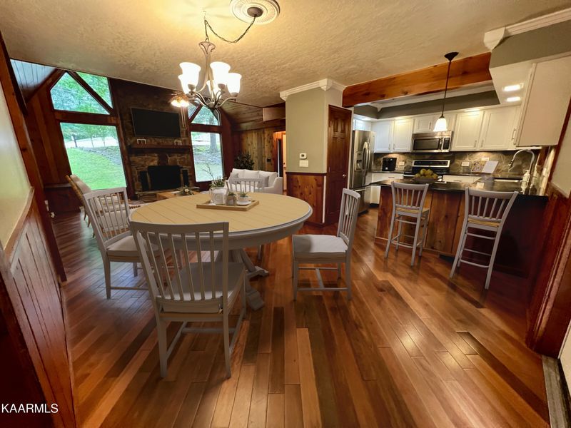 102 Lake Crest Ln, Oak Ridge, TN 37830