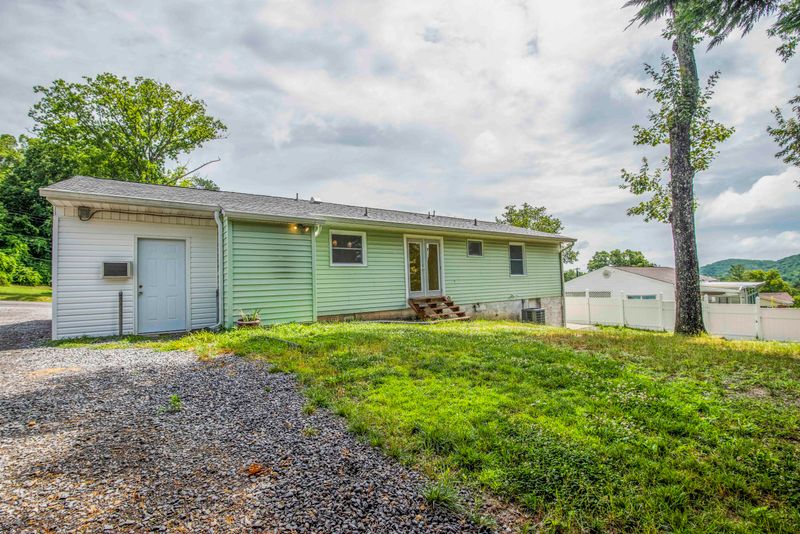 102 Lawrence Ln, Oak Ridge, TN 37830