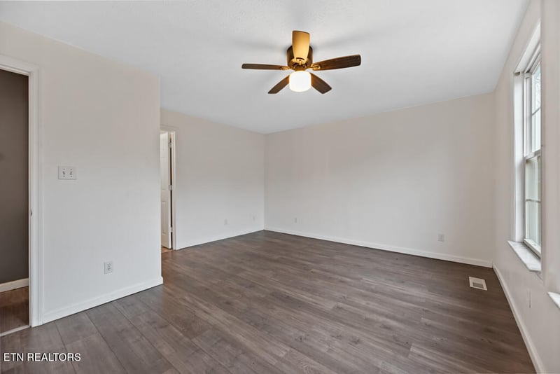 102 Lawton Rd, Oak Ridge, TN 37830