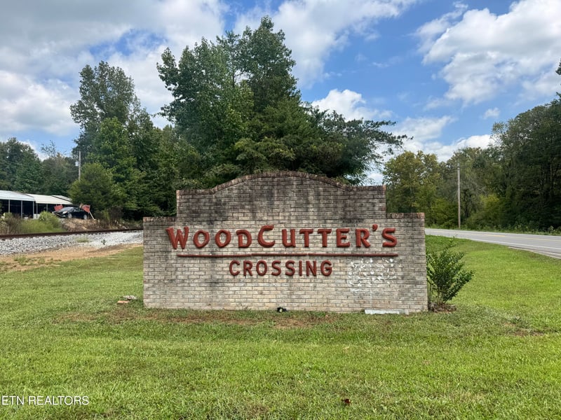 102 Loggers Ln, Clinton, TN 37716