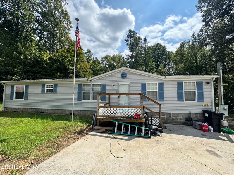 102 Loggers Ln, Clinton, TN 37716