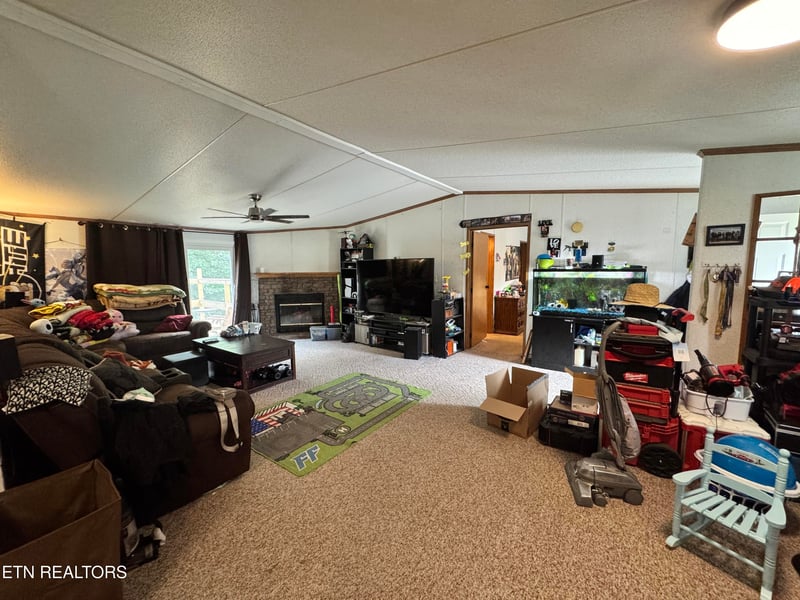 102 Loggers Ln, Clinton, TN 37716