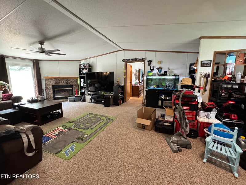 102 Loggers Ln, Clinton, TN 37716