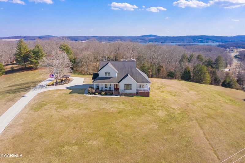 102 Loop Rd, Rockwood, TN 37854