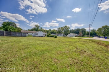 102 Love Dr, Harriman, TN 37748