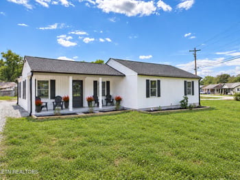 102 Love Dr, Harriman, TN 37748