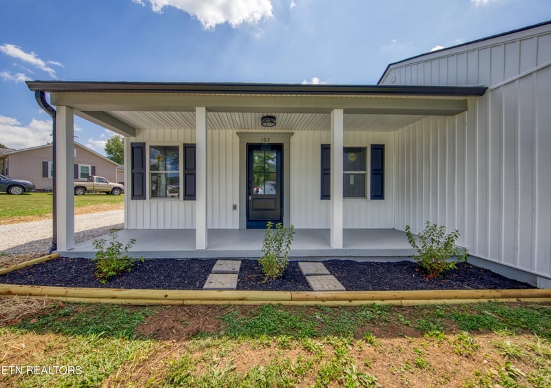 102 Love Dr, Harriman, TN 37748